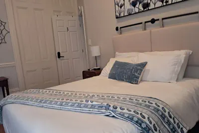 Photo 2 - GORGEOUS 3 BEDROOM IN DOWNTOWN