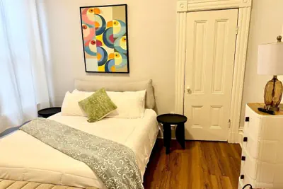 Photo 4 - GORGEOUS 3 BEDROOM IN DOWNTOWN