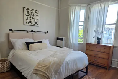 Photo 5 - GORGEOUS 3 BEDROOM IN DOWNTOWN