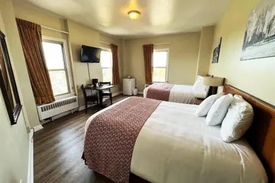 Photo 5 - Lenox Hotel and Suites