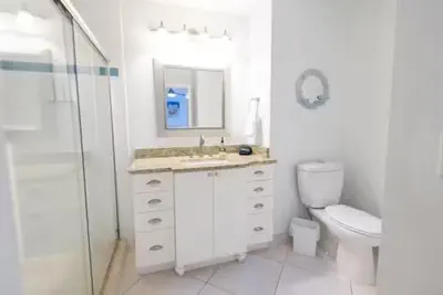 Photo 4 - Steps to Surfers Paradise | Family Beach Condo