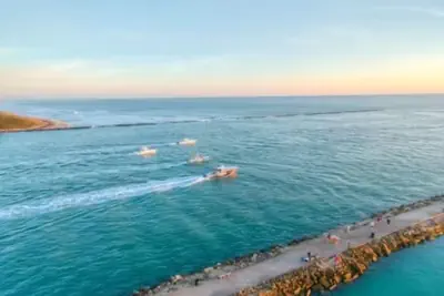 Photo 2 - Steps to Surfers Paradise | Family Beach Condo