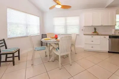 Photo 5 - Steps to Surfers Paradise | Family Beach Condo