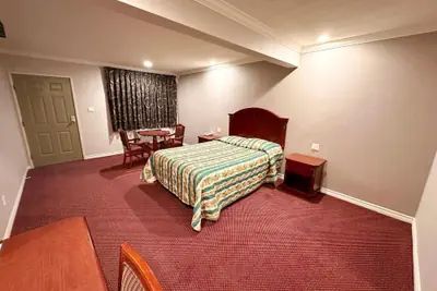 Photo 2 - Tropic west Motel