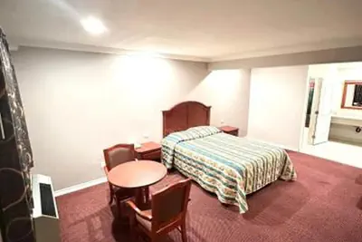 Photo 3 - Tropic west Motel