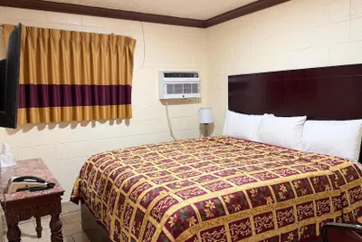 Photo 3 - RED DOOR MOTEL