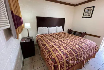 Photo 2 - RED DOOR MOTEL