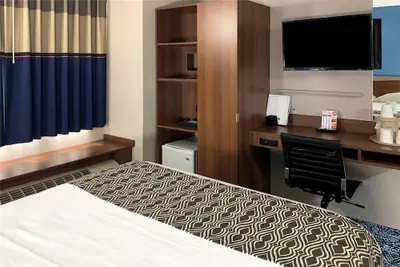 Photo 4 - Sleep Inn & Suites Fond du Lac