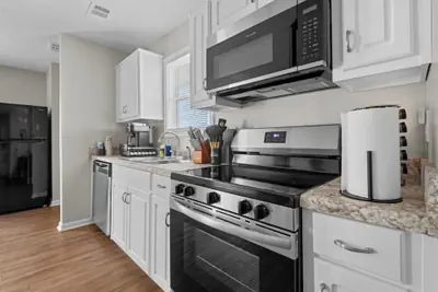 Photo 5 - 11th Ave unit B