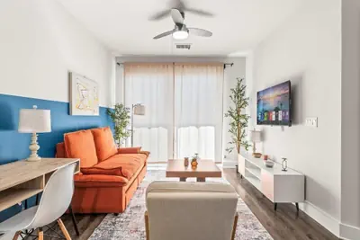 Photo 4 - Virelli Apartments Upscale King Suite in the Heart of Orlando w Pool