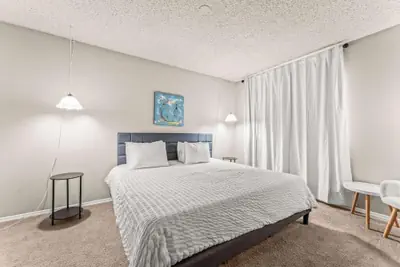 Photo 4 - Solara Apartments Spacious 2BR Apartment Sleeps 6 Pet-Friendly