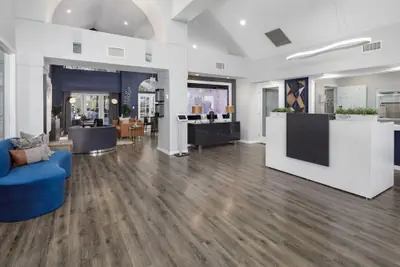 Photo 2 - Solara Apartments Spacious 2BR Apartment Sleeps 6 Pet-Friendly
