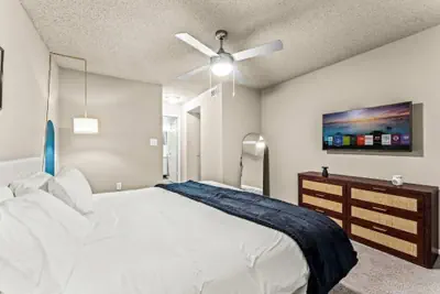 Photo 3 - Solara Apartments Spacious 2BR Apartment Sleeps 6 Pet-Friendly