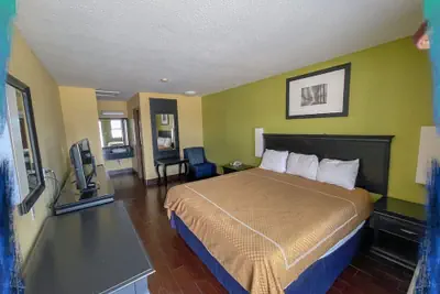 Photo 5 - Deluxe Inn & Suites Corpus Christi I 37