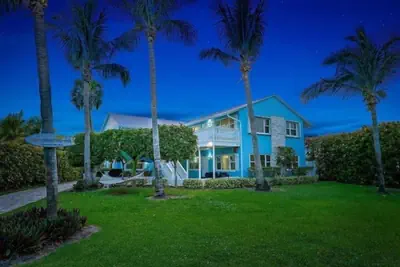 Photo 2 - Sunrise Views & Beach Access | BBQ + Free Parking