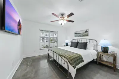 Photo 4 - Oaks Cottages Modern 2BR Retreat