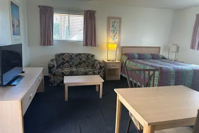 Photo 2 - Flamingo Suites