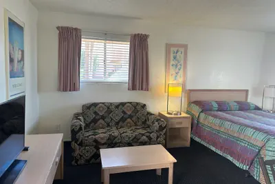 Photo 3 - Flamingo Suites