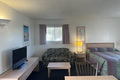 Photo 5 - Flamingo Suites