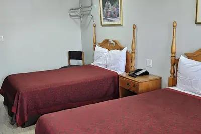 Photo 3 - Deluxe Inn Elkton
