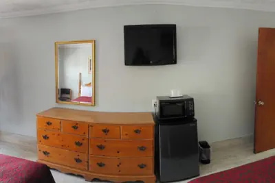 Photo 4 - Deluxe Inn Elkton