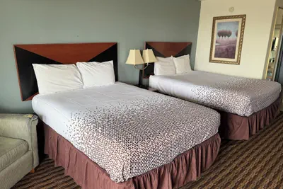 Photo 3 - Budget Host Inn