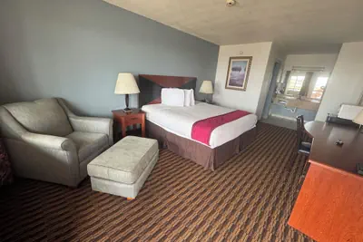 Photo 4 - Budget Host Inn