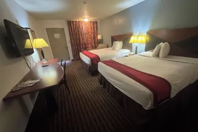Photo 3 - Budget Host Inn