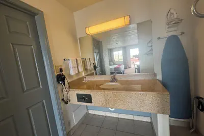 Photo 5 - Budget Host Inn