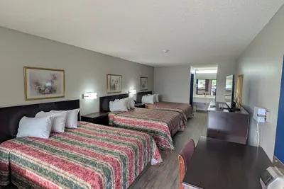 Photo 5 - Garden Inn Adairsville