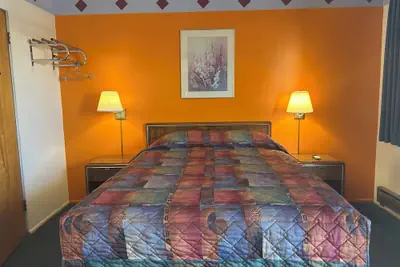 Photo 3 - Oregon Trail Motel