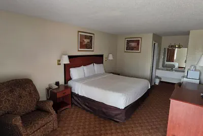 Photo 5 - DELUXE INN SHAMROCK