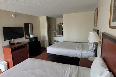 Photo 2 - DELUXE INN SHAMROCK