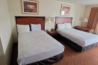 Photo 4 - DELUXE INN SHAMROCK