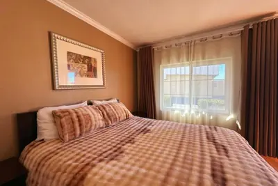 Photo 5 - Royal Inn & Suites