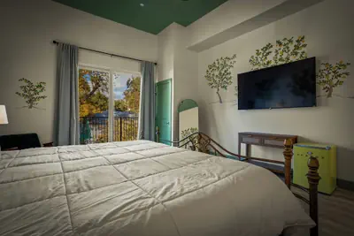 Photo 3 - Hotel Mojo