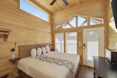 Photo 3 - Cozy Tiny Home 2 King Room Sleeps 4