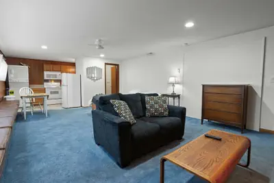 Photo 5 - Sunflower Studio - 7 Minutes To Uo & 4 Minutes To Downtown 1 Bedroom Studio