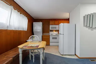 Photo 4 - Sunflower Studio - 7 Minutes To Uo & 4 Minutes To Downtown 1 Bedroom Studio