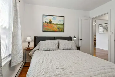 Photo 3 - Blue Bungalow - Close To Downtown & Autzen 2 Bedroom Home