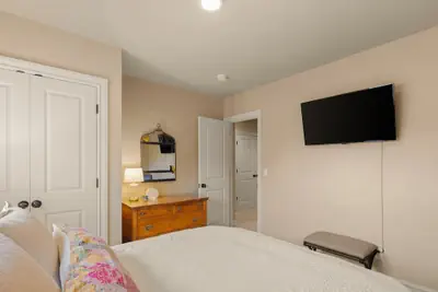 Photo 4 - Birdhouse - Close To U Of O & Downtown 3 Bedroom Home