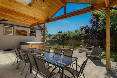 Photo 2 - The Mixture - Hot Tub, Fire Pit & Covered Outdoor Dining 3 Bedroom Home