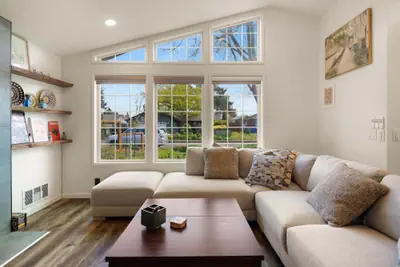 Photo 2 - Zen Den - 10 Minutes To Autzen & Downtown 2 Bedroom Home