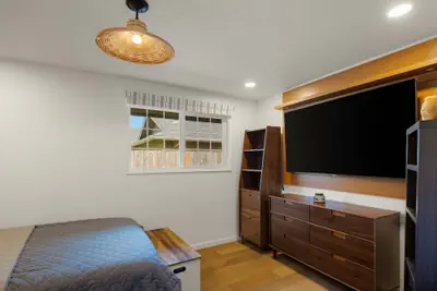 Photo 5 - Zen Den - 10 Minutes To Autzen & Downtown 2 Bedroom Home