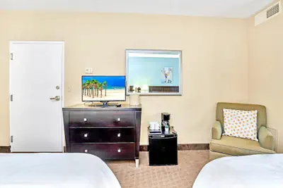 Photo 3 - Studio With Hot Tub & Pool Near Universal Studios