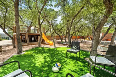 Photo 4 - Contemporary Country Style Gem w/ BBQ & Games Room