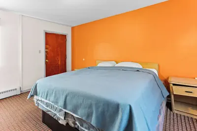 Photo 4 - Budget INN