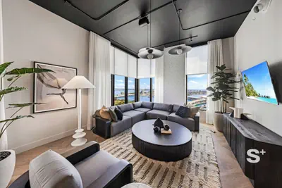Photo 5 - Luxe & Chic 1-BR - Balcony & Sea View