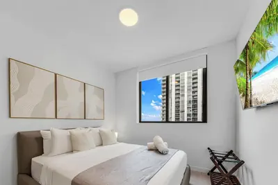 Photo 2 - Luxe & Chic 1-BR - Balcony & Sea View