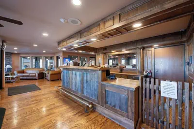 Photo 3 - Pinedale Hotel & Suites